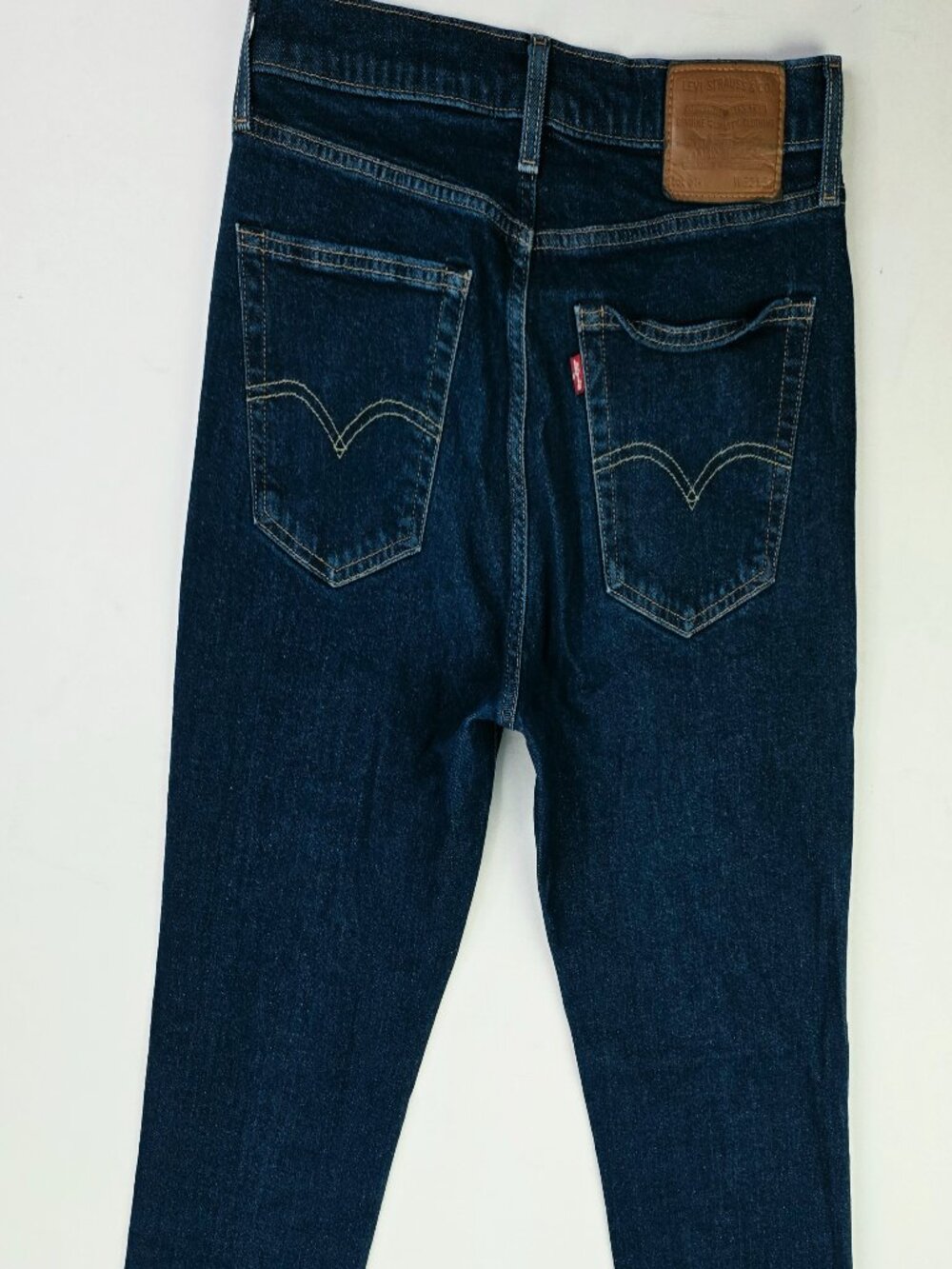 Levi's Premium 514 Mens Size 32X32 Blue Denim 5 Pocket Logo Tag Jeans
